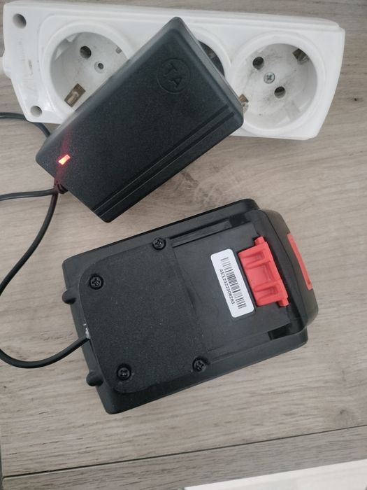 Încărcător și acumulator pentru black&decker