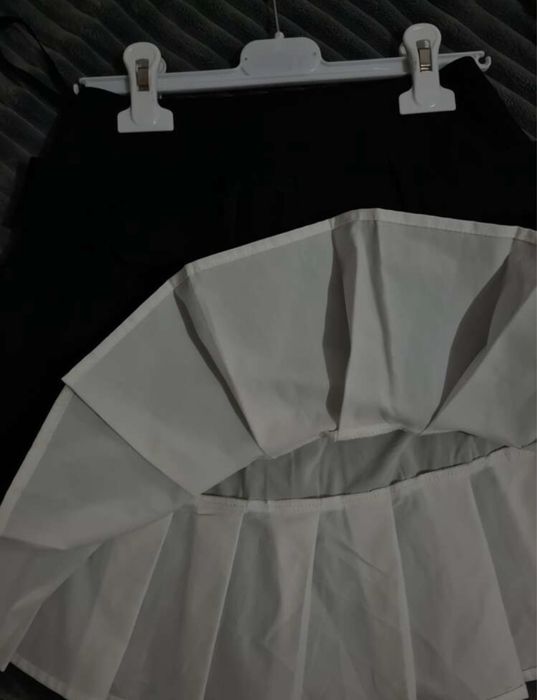 Дамска черна пола плисе с колан