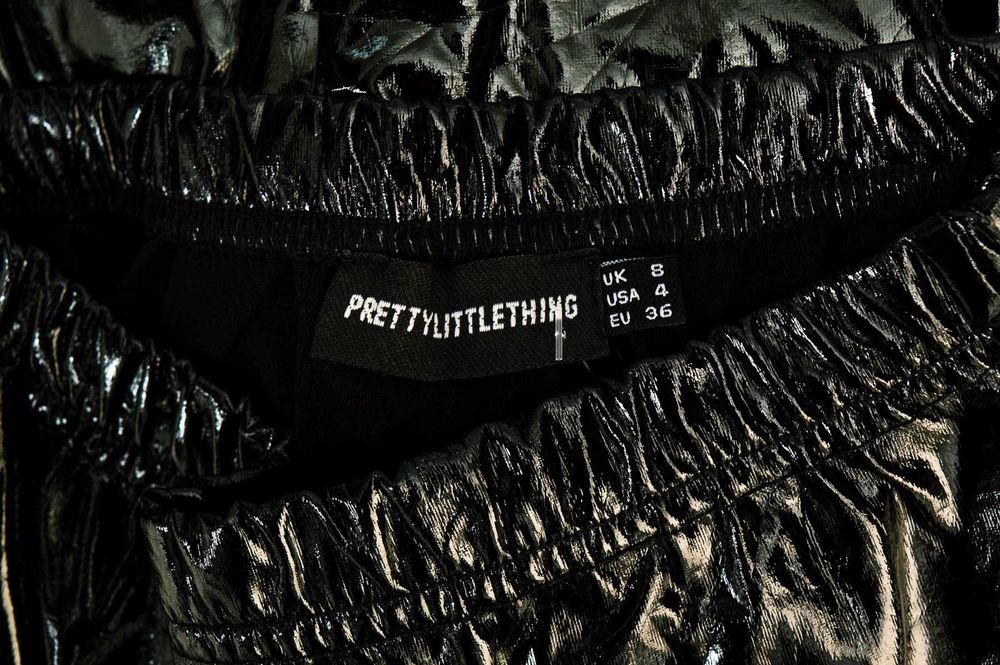 Нова лачена латексова пола "PrettyLittleThing" пола от лак, размер S