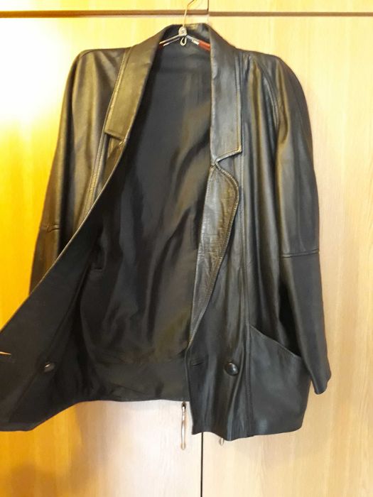 Haina piele culoare neagra impecabila