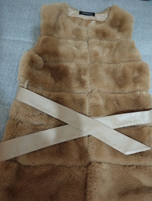 Vesta lunga din blana