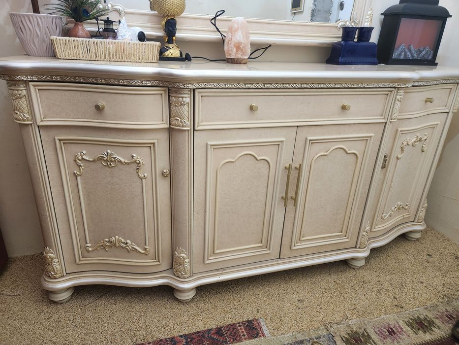 Шкаф для гостиной