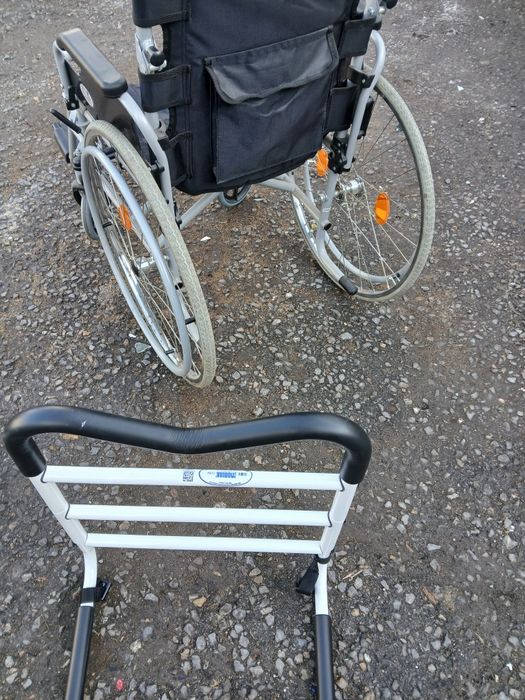 Инвалидна количка. Тоалетен стол  чисто нови