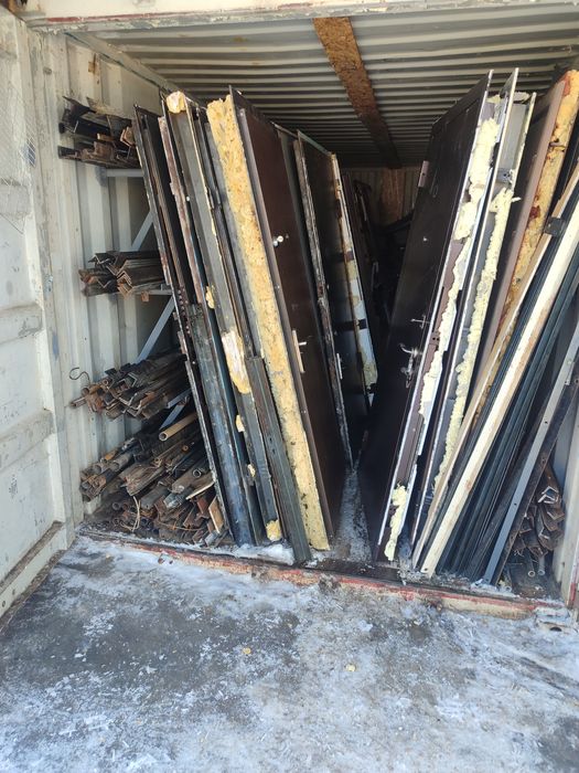 Продам железные металлические двери