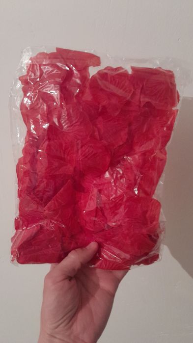 Продам лепестки роз и свечи