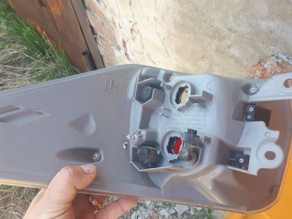 Продам  заднеею фару