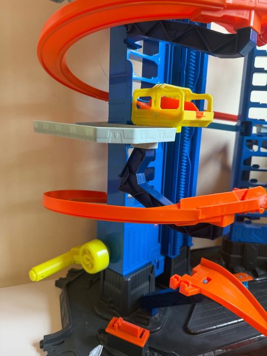 Set de joaca Hot Wheels Ultimate garage