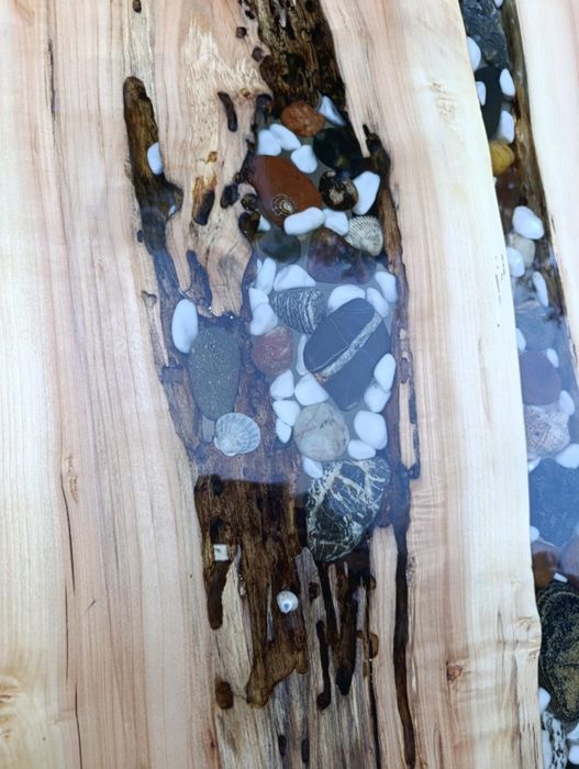 Маса с пейки от дърво и епоксидна смола