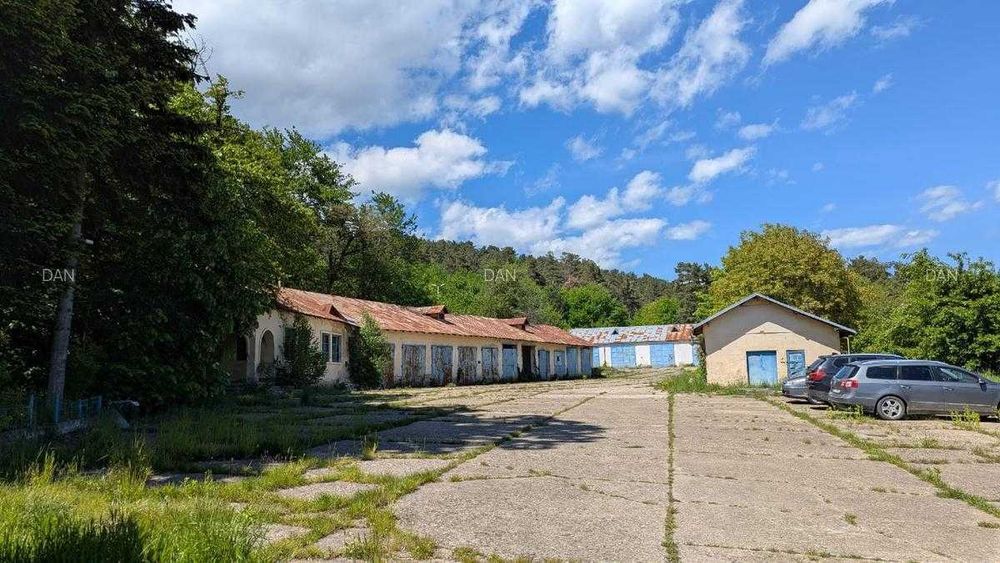 Teren.cladiri.birouri.garaj.parcare - suprafata utila 15000 mp
