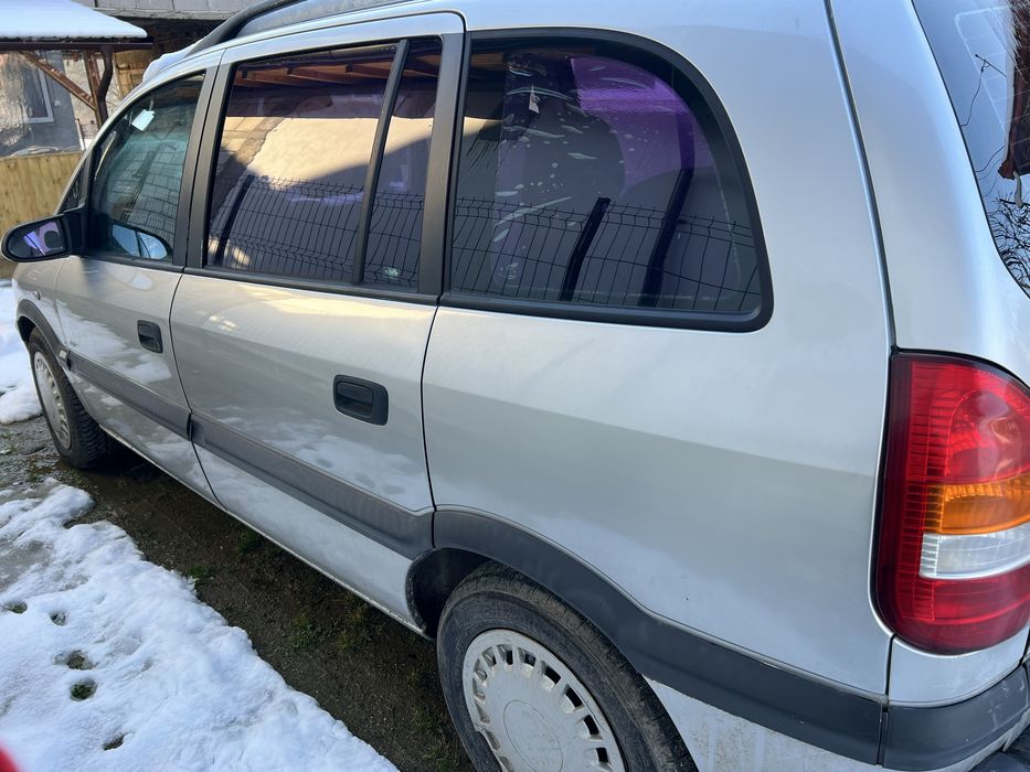 vând opel zafira 1.8 benzină pentru piese de schimb