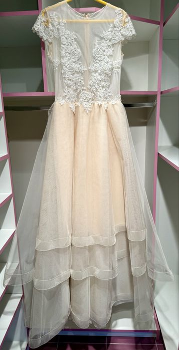 Rochie tulle cu flori de broderie