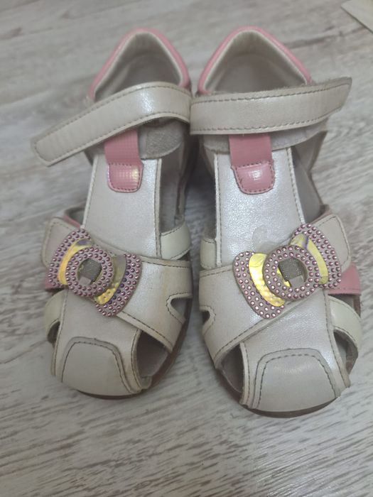 Продам сандали для девочки