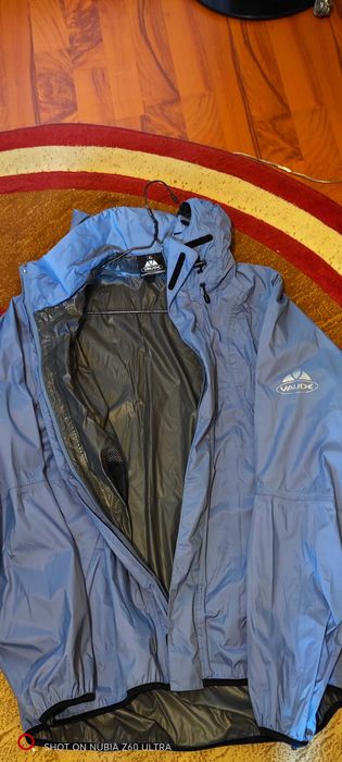 Vând Geaca vaude impermeabila L