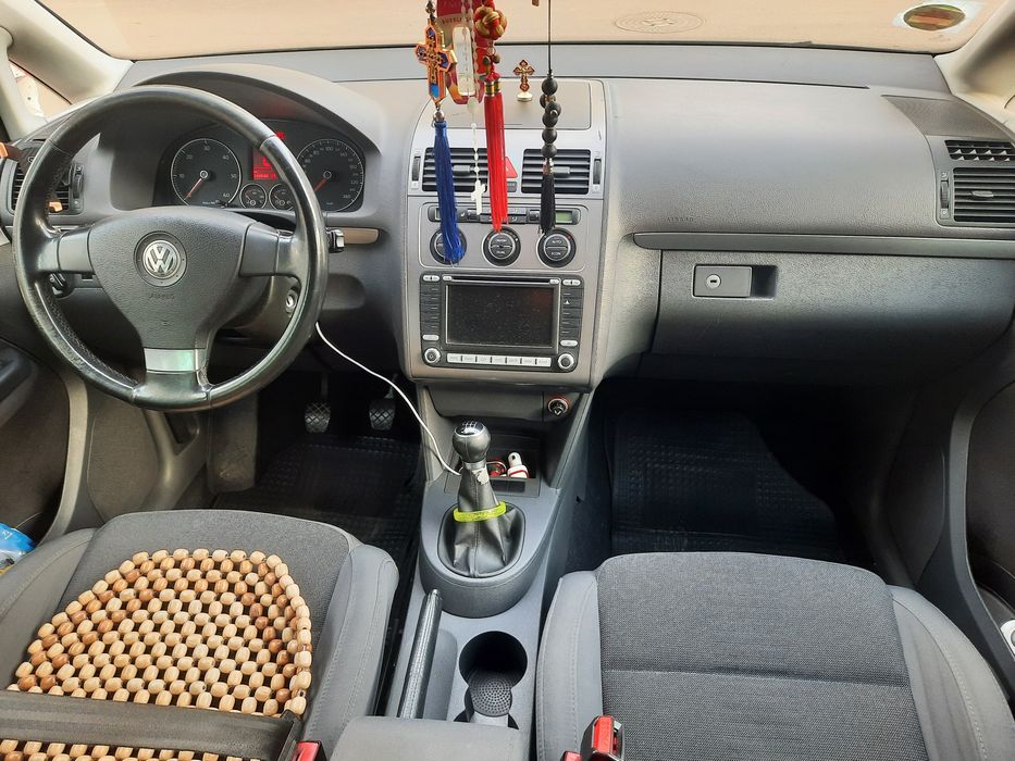 VOLKSWAGEN Touran