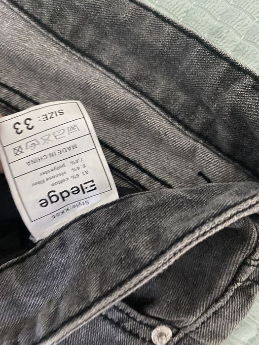 Джинсы продаются