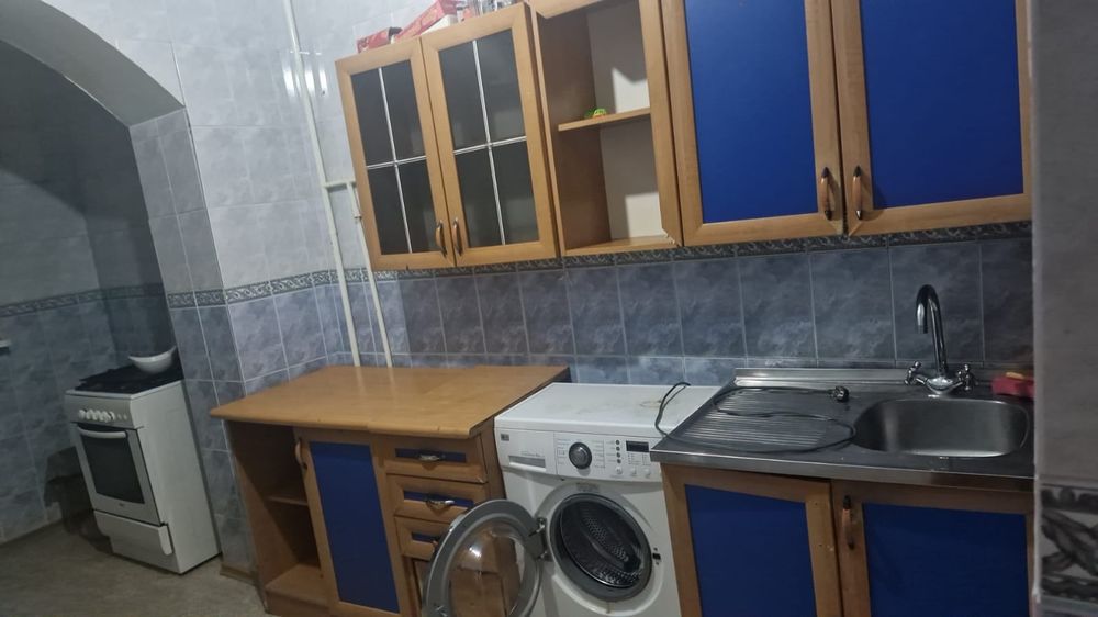 Срочно продаю кухонный гарнир 15000тенге..хорошем состояний.