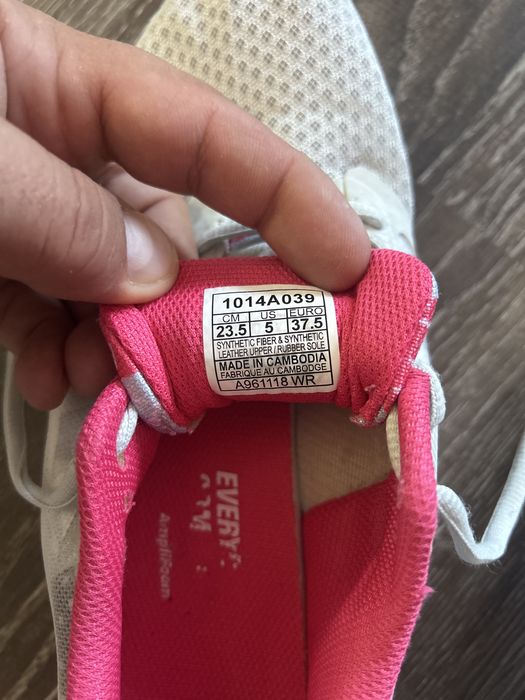 Маратонки и чехли