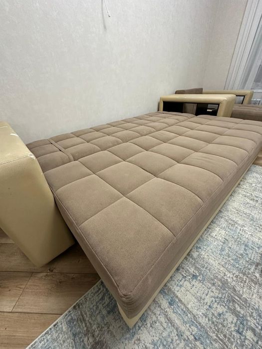 Продам диван с двумя креслами