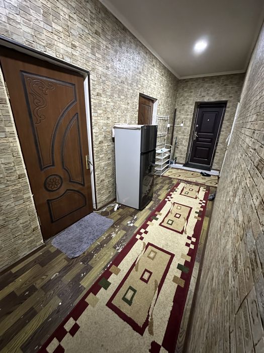 Сзади Рисового базара, мебель и техника, парковка