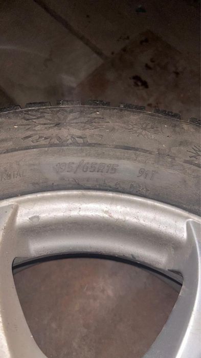 Продам зимние шины с дисками