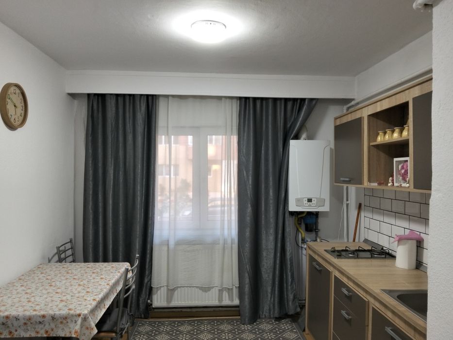 Închiriez apartament 2 camere zona Ampoi 3