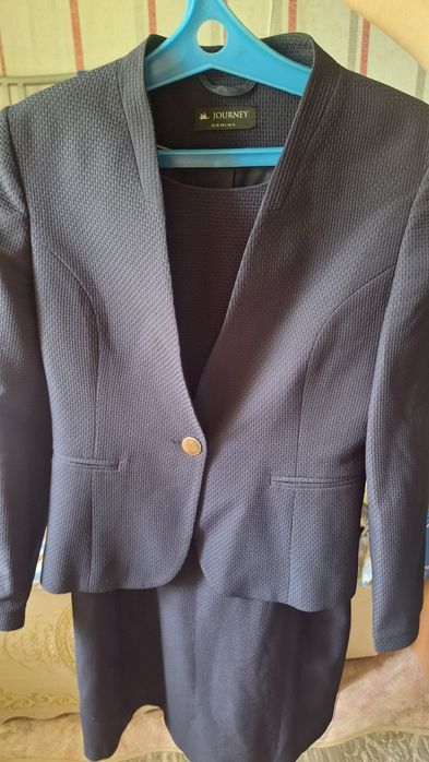 Продам женский костюм