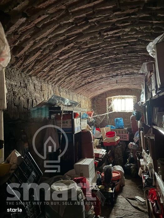 Casa in centrul istoric cu spatiu comercial si parcare proprie Zona 0