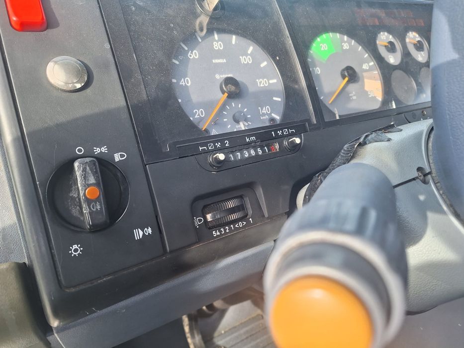 Vând  Autoutilitara Mercedes Benz Vario se conduce cu B ul 512,416,516,413