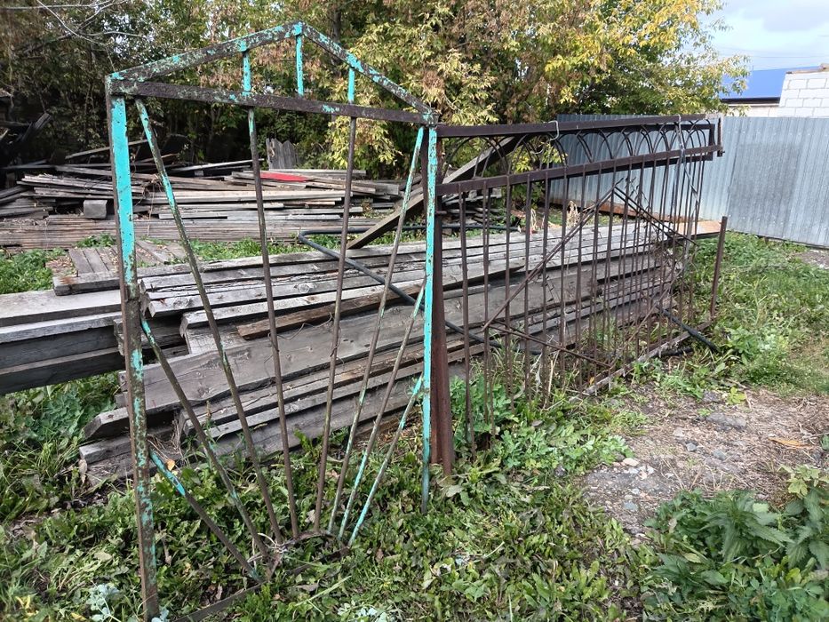 Продам  три по 2 метра,  и два  по 270
