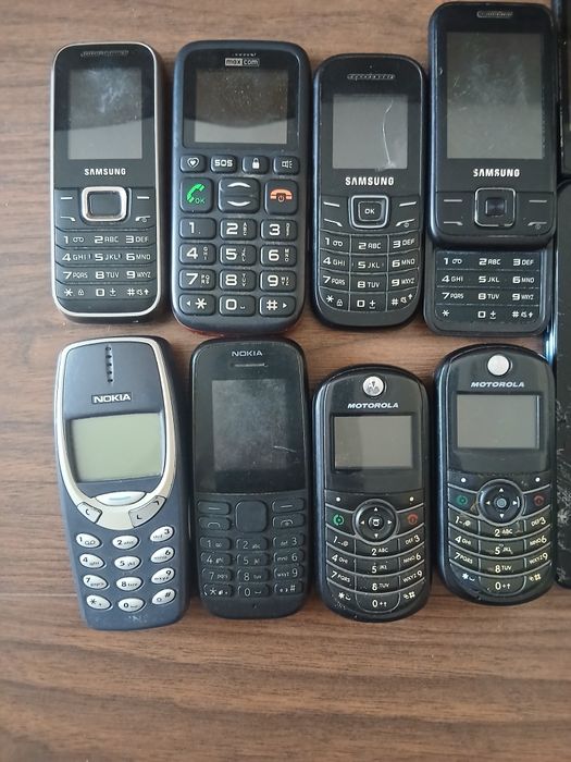 Telefoane vechi nefunctionale