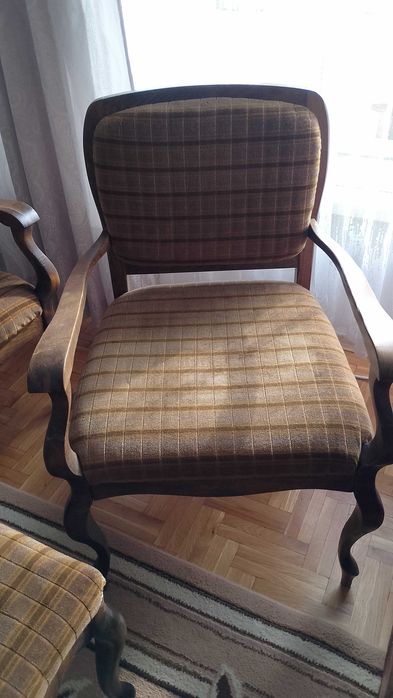 Ретро канапе с фотьойли и табуретки, орех