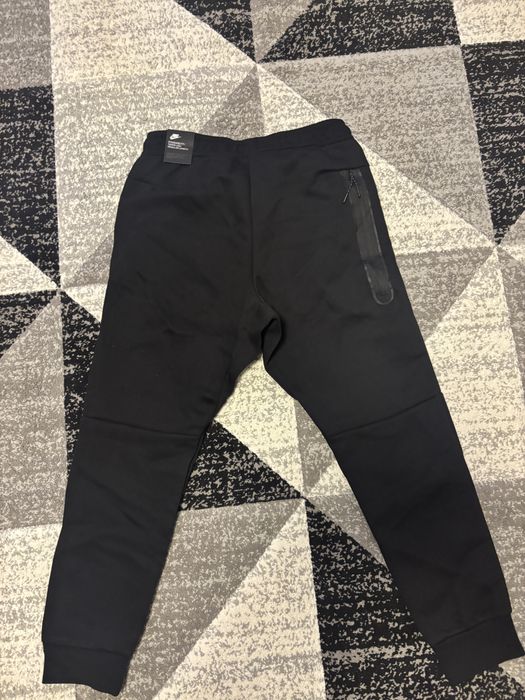 Pantaloni Nike negri originali mărimea M – Noi cu etichetă