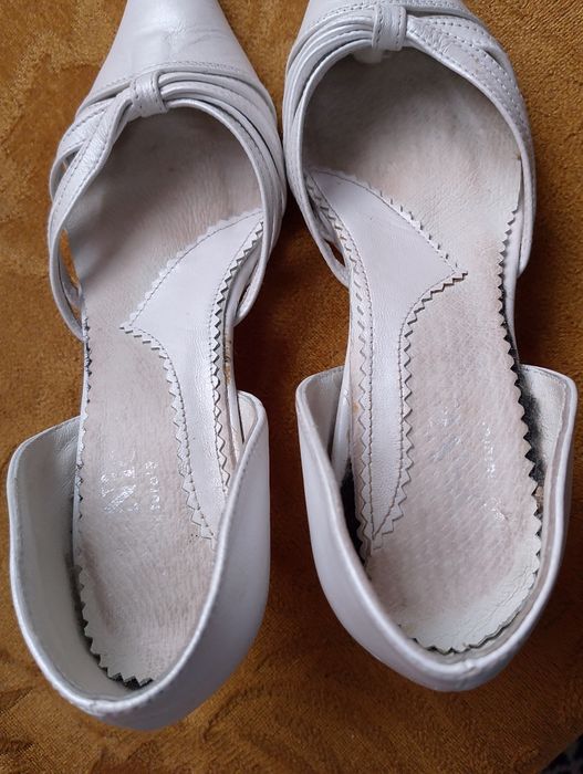 Pantofi eleganți de piele