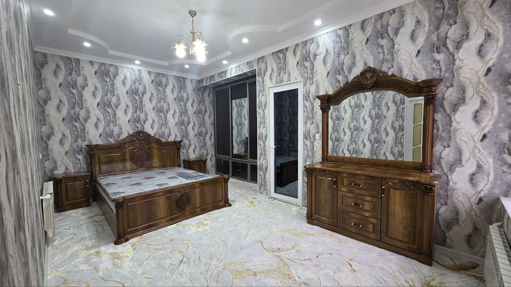 Продается дом землой участок заходи живи