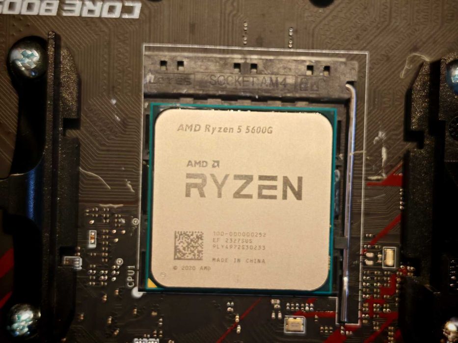 MSI B450 Gaming Plus + RYZEN 5 5600G (4.4GHz), 65W, AM4 + 16GB RAM 3000Mhz