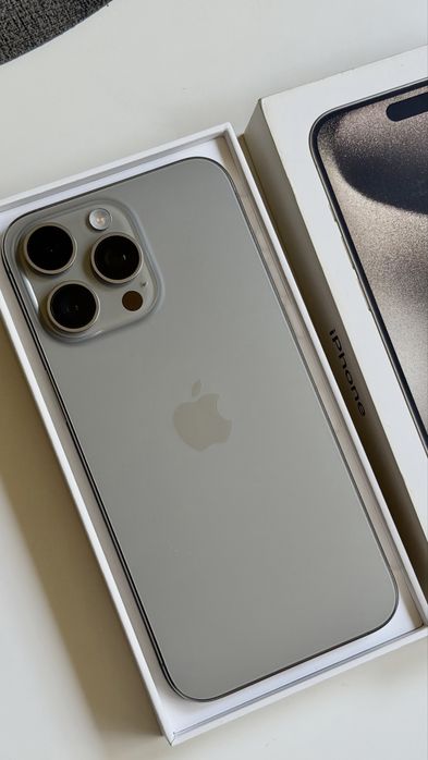 Продам iphone 15 pro max 256 gigov в отличном состояние покупал Macbro