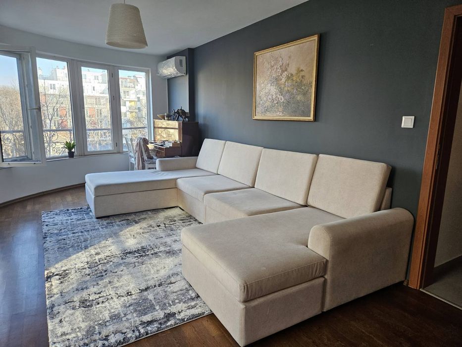 Диван с две големи лежанки