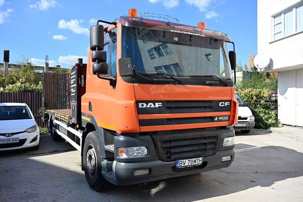 DAF Cf Am înțeles: camionul are punte dublă spate, cu axă liftantă și viratoa