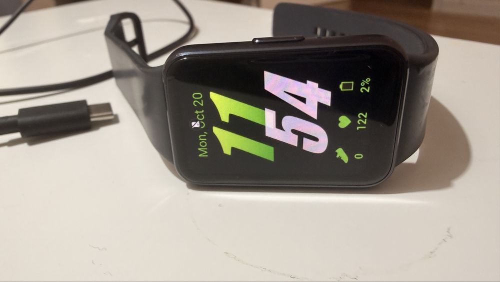 Смарт-фитнесс часы Samsung Galaxy Fit 3