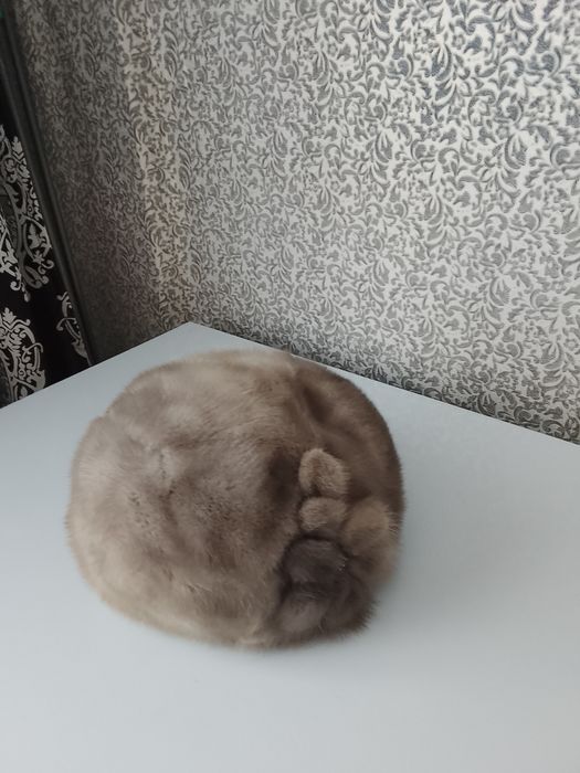 Берет норковый красивый