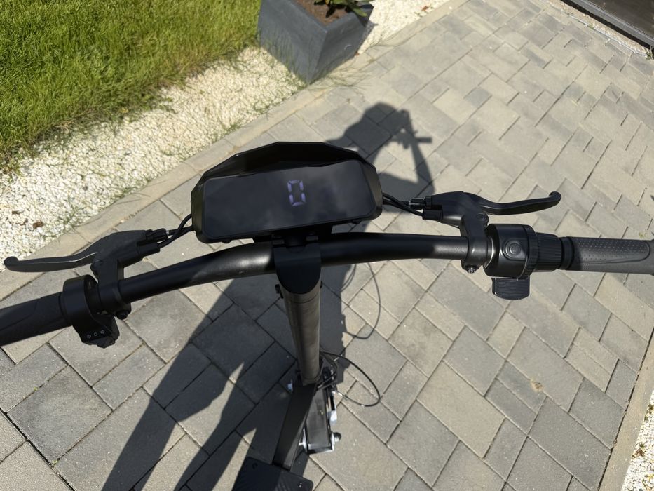 Trotineta Kukirin G2 2025