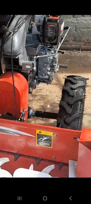 Yer haydaydigan o't o'radagan mini traktor