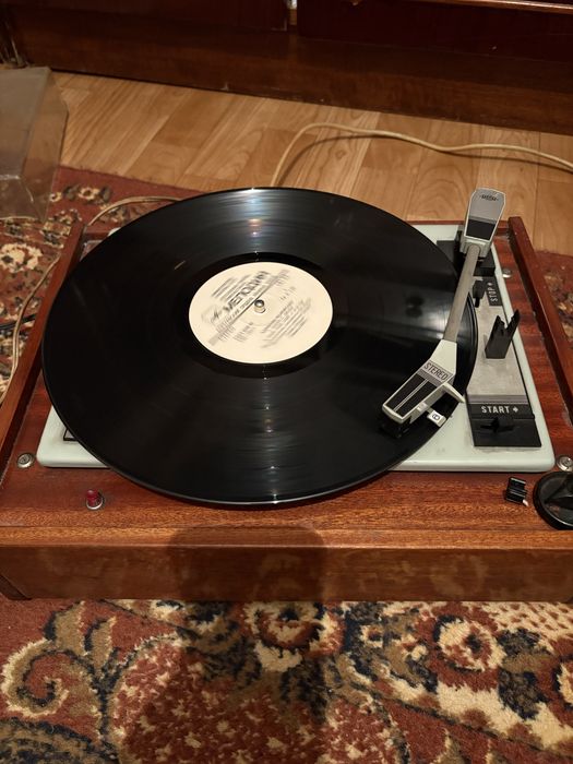 Радиоприемник Рига 101+электропроигрывающее устройство