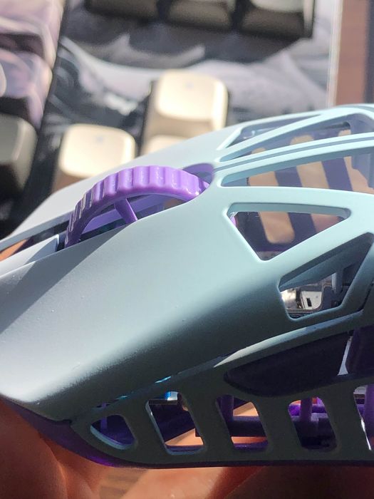 Продавам гейминг мишка WLMOUSE Beast X Mini – Violet