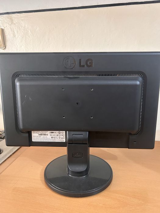 Monitoare PC LED/LCD 18.5" – Philips 193V5L & LG Flatron W1941S (Complet funcționale)