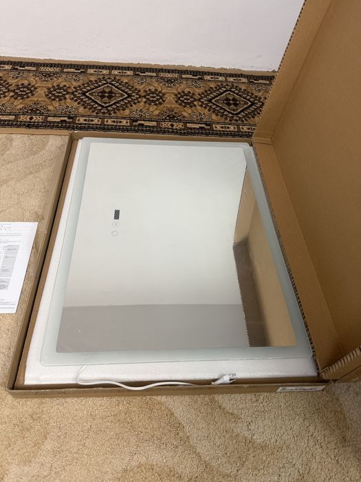 Oglindă LED baie 80×60 cm, iluminare perimetrală, touch, cu priză