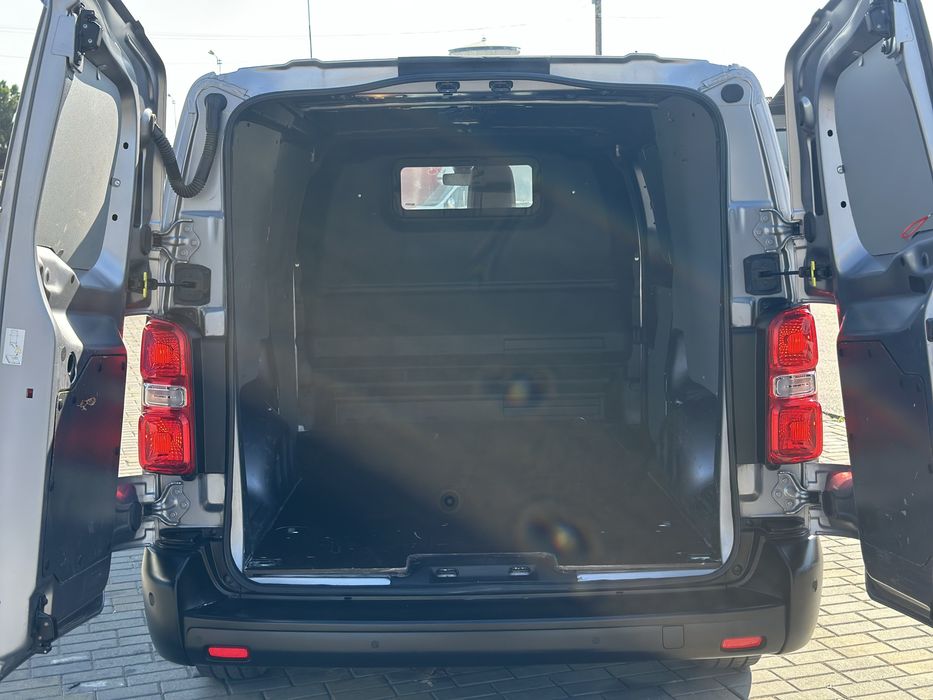 Prim proprietar in tara din 2025 Vand Opel Vivaro Maxi 2.0 diesel 122 cp,2020,cutie automata 9 viteze,clima,carplay,camera