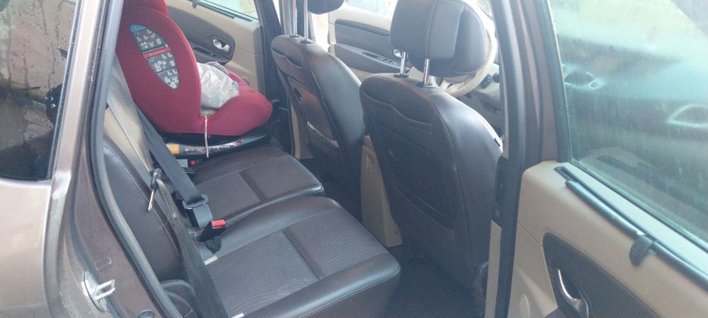 Vand  schimb Renault Scenic 3 cu bascula 3.5 t