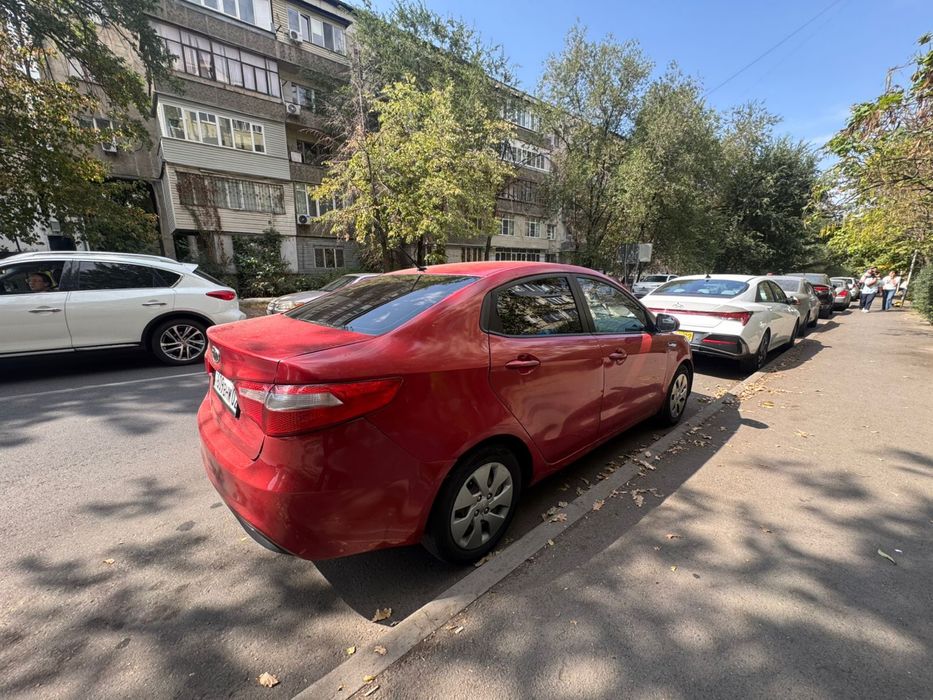 продаю машину kia rio 2012