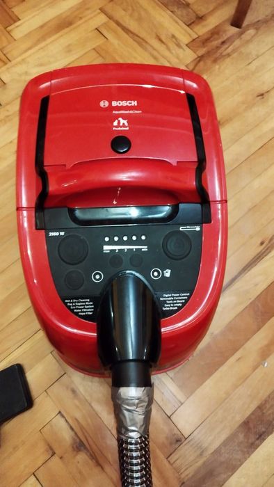 Прахосмукачка за мокро и сухо почистване Bosch BWD421PET